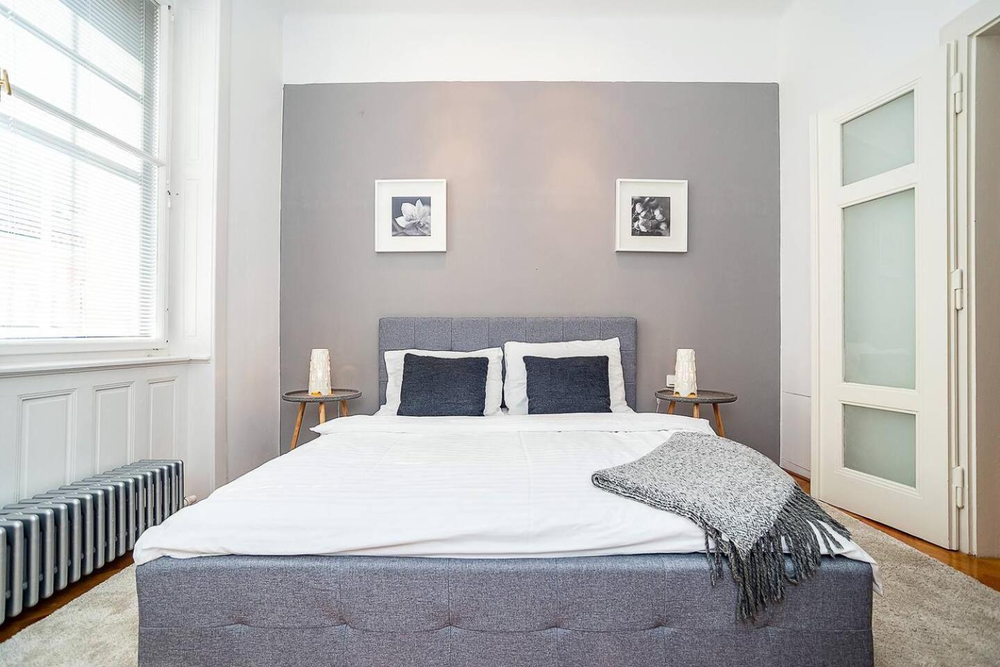 Apartmán Elegant Old Town With Balcony With Free Garage *