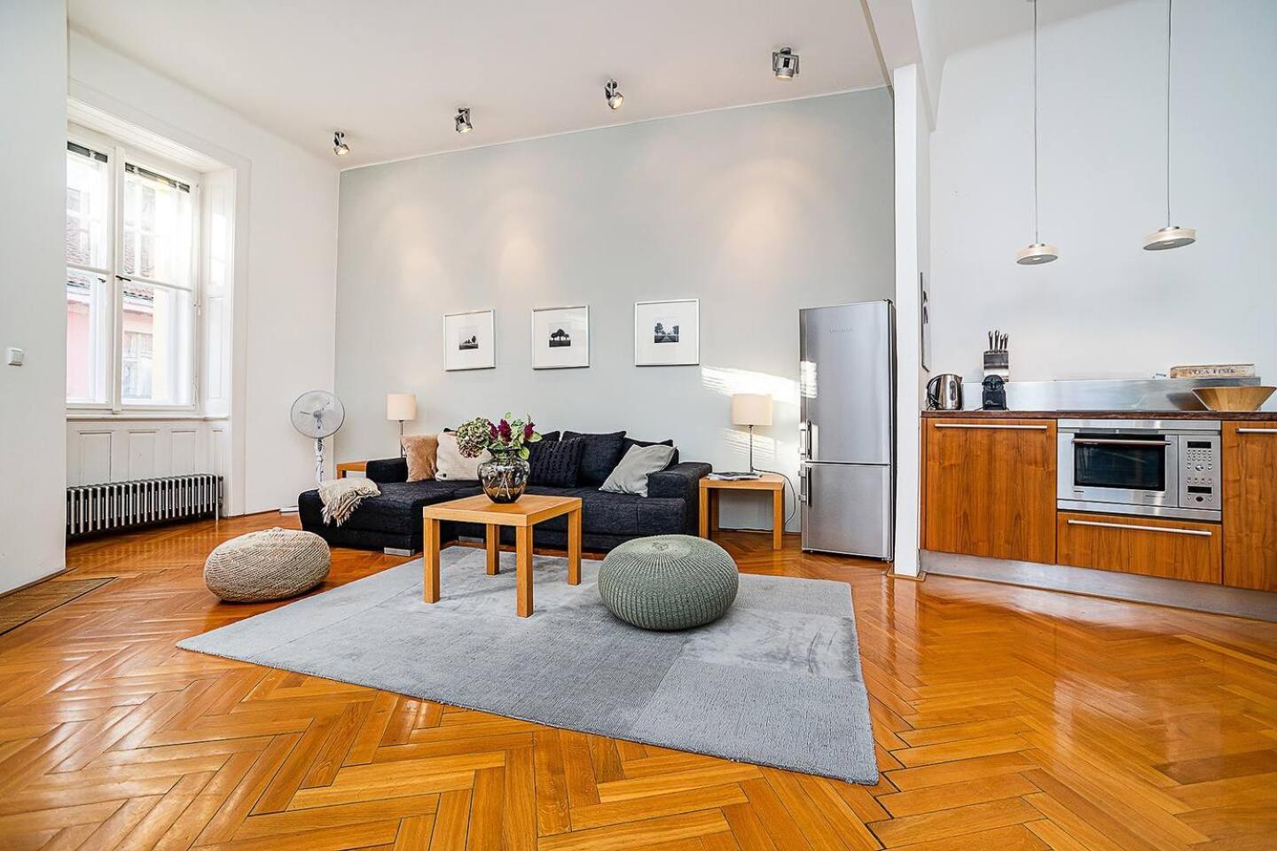 Apartament Elegant Old Town With Balcony With Free Garage