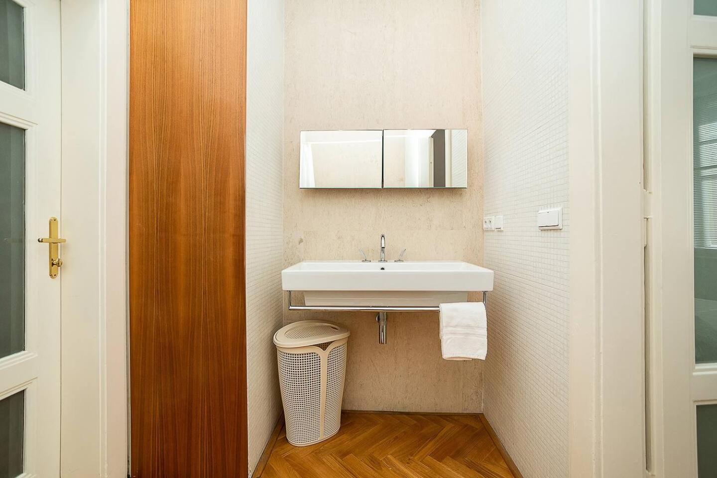 Elegant Old Town With Balcony With Free Garage Praga