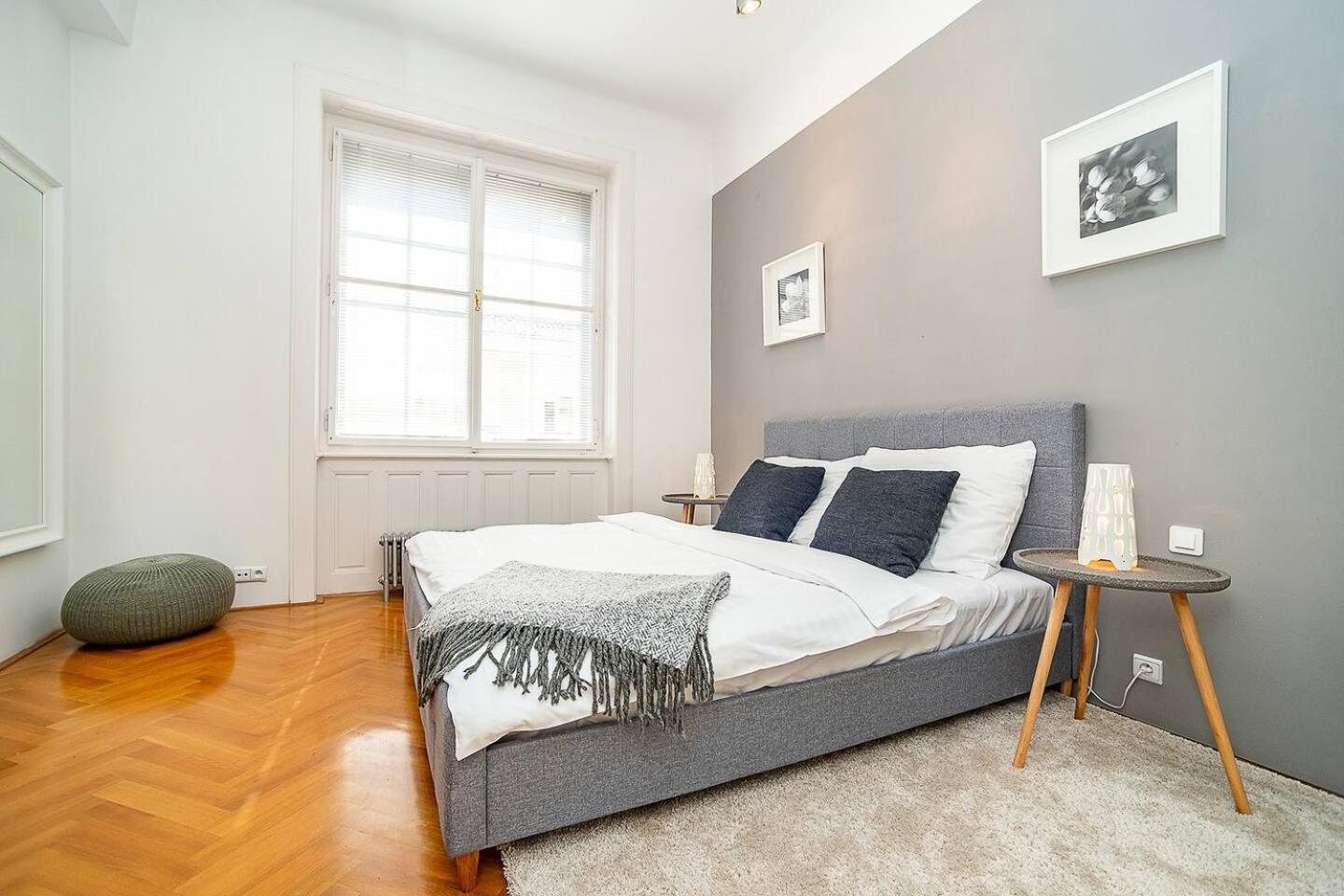 Apartament Elegant Old Town With Balcony With Free Garage Praga