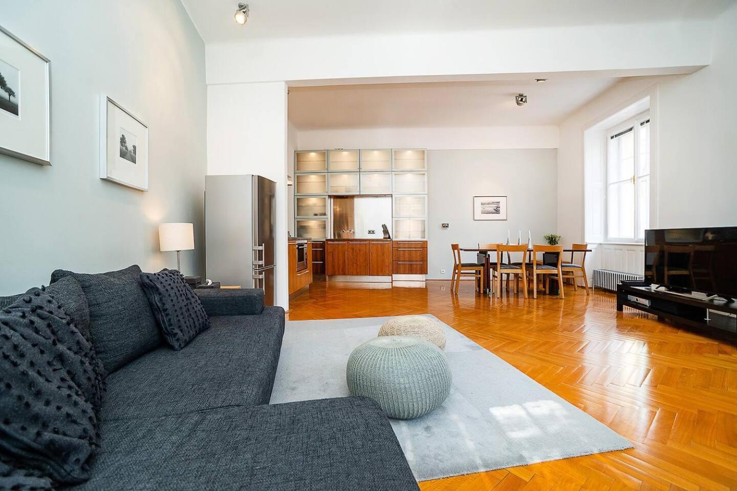 Elegant Old Town With Balcony With Free Garage Praga